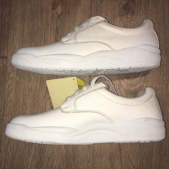 Knapp Slip-Resistant Shoes - Picture 4 of 11